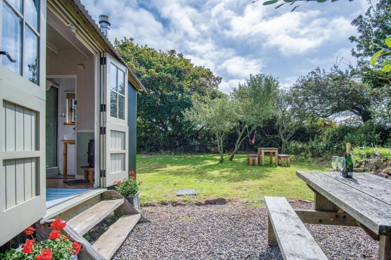 Haven View - 1 Bedroom Shepherds Hut - St Ishmaels Saint Ishmaels  Экстерьер фото
