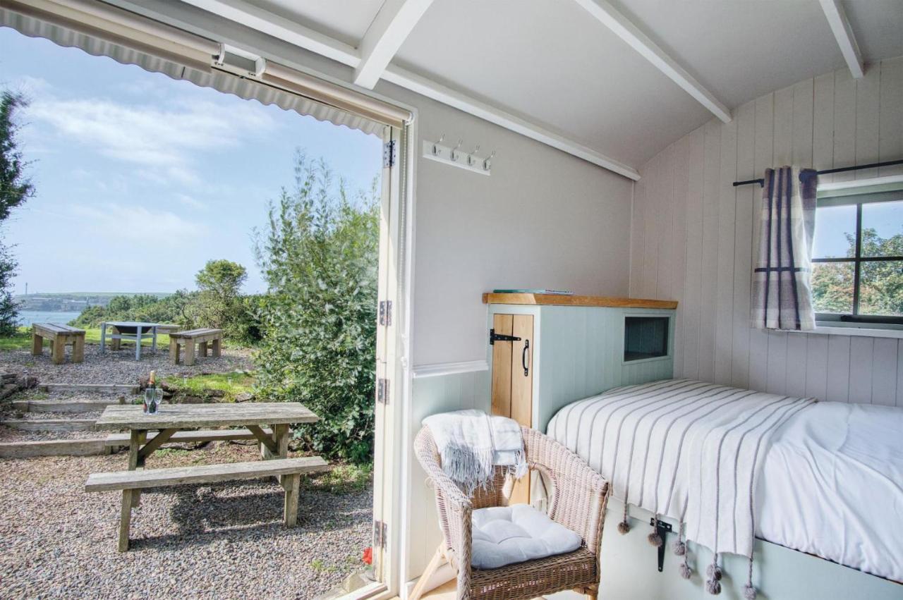 Haven View - 1 Bedroom Shepherds Hut - St Ishmaels Saint Ishmaels  Экстерьер фото
