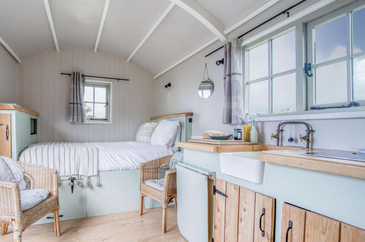 Haven View - 1 Bedroom Shepherds Hut - St Ishmaels Saint Ishmaels  Экстерьер фото