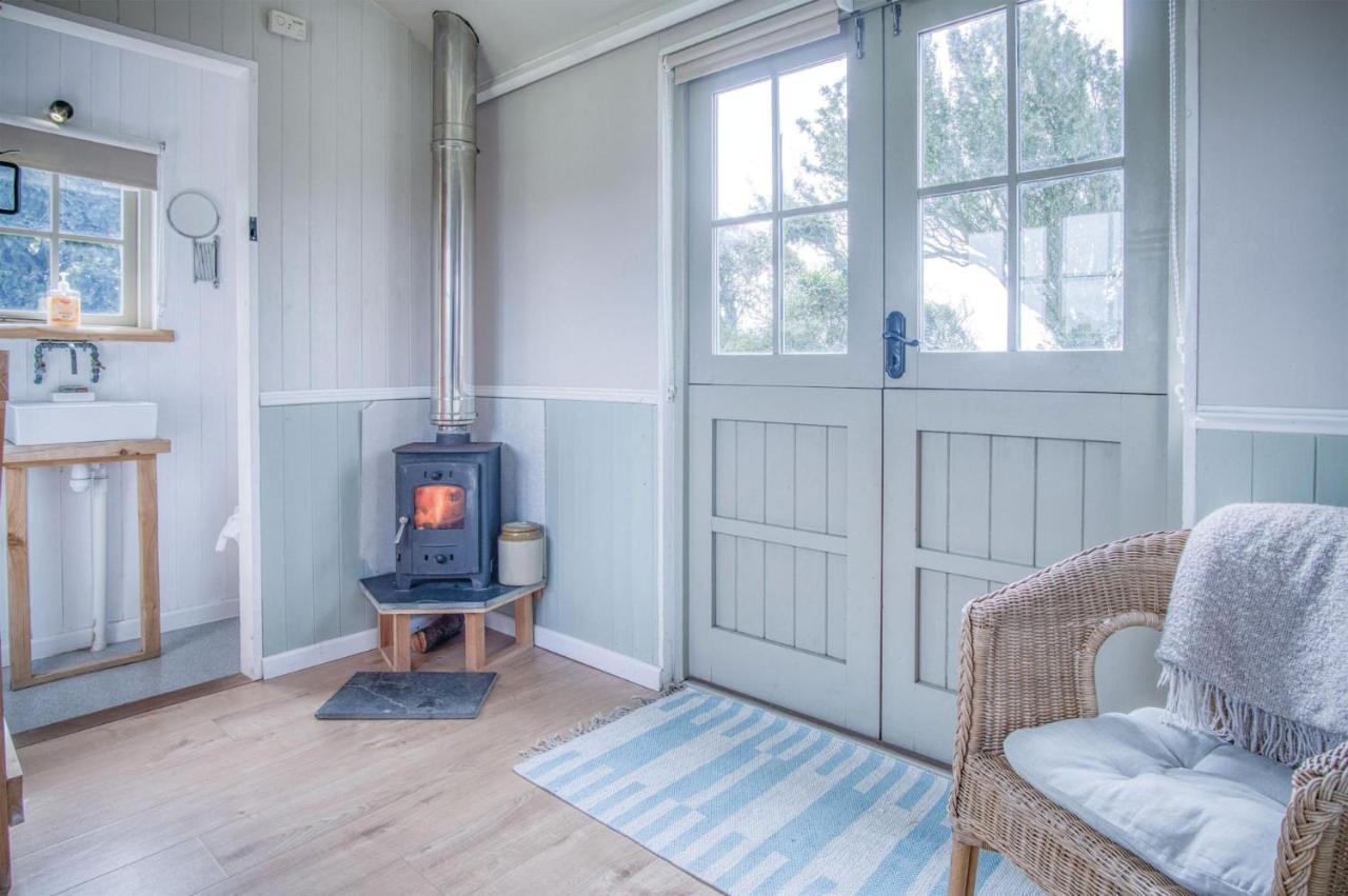 Haven View - 1 Bedroom Shepherds Hut - St Ishmaels Saint Ishmaels  Экстерьер фото