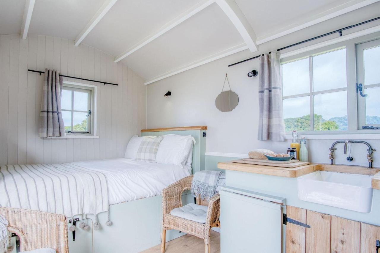 Haven View - 1 Bedroom Shepherds Hut - St Ishmaels Saint Ishmaels  Экстерьер фото