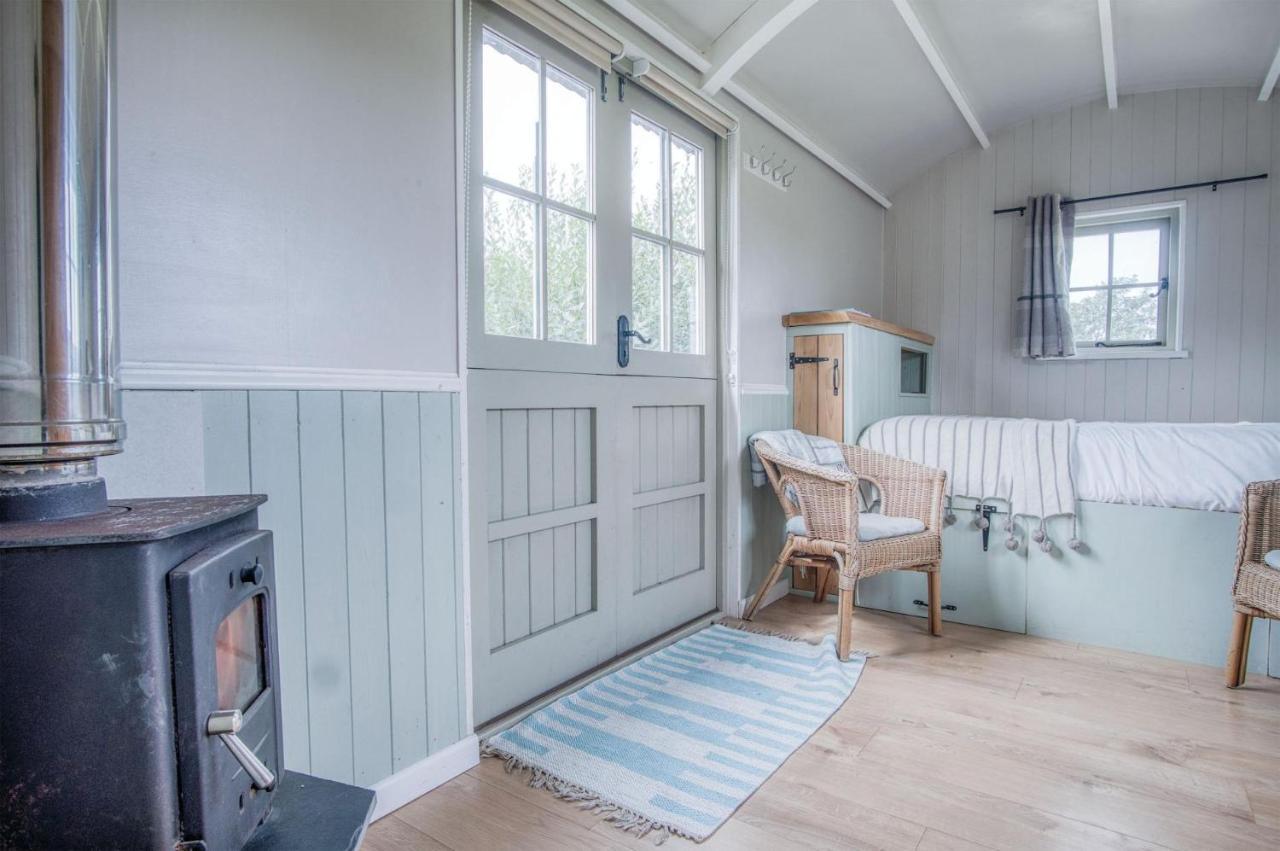 Haven View - 1 Bedroom Shepherds Hut - St Ishmaels Saint Ishmaels  Экстерьер фото