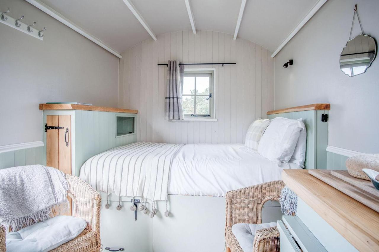 Haven View - 1 Bedroom Shepherds Hut - St Ishmaels Saint Ishmaels  Экстерьер фото